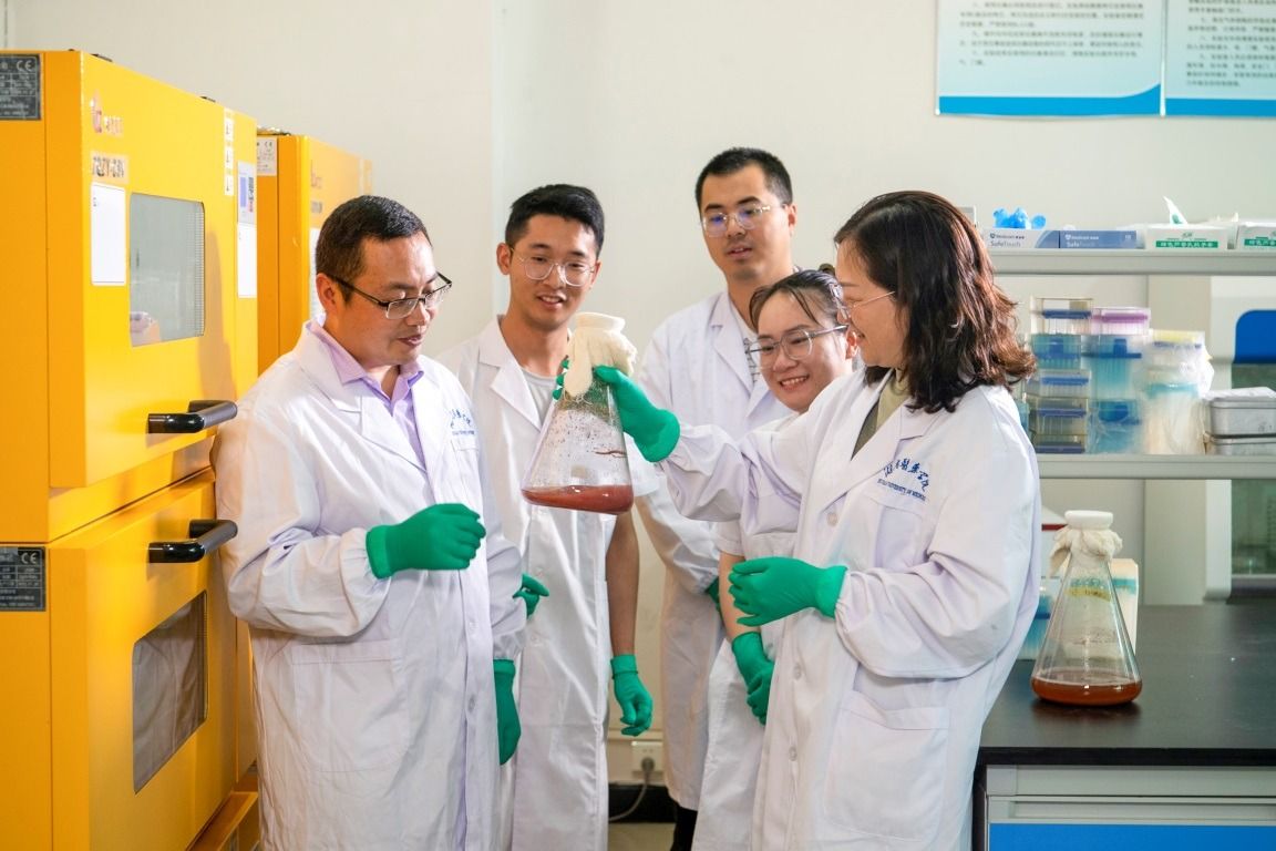 在药学教育与科研前沿谱写华章 ——我校刘建新教授入选湖南省“芙蓉学者奖励计划”青年学者