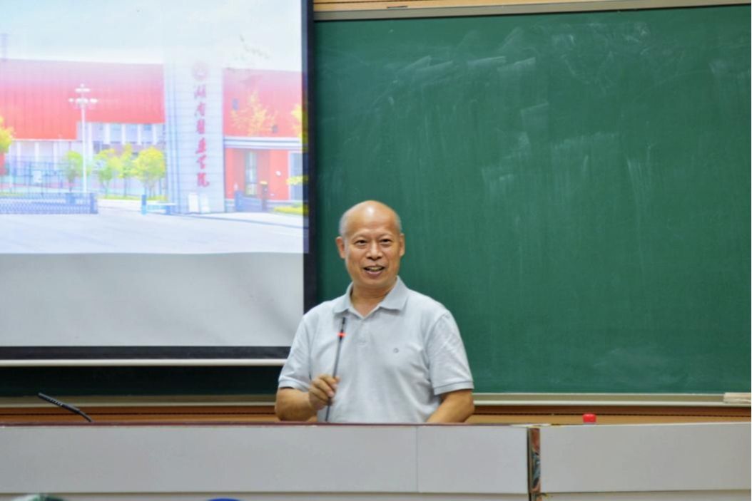 医学人文与信息管理学院邀请谢如鹤教授开展主题讲座