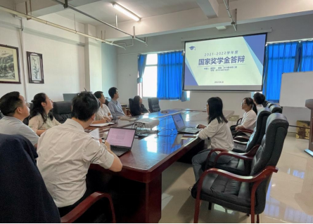 药学院召开2021-2022学年国家奖学金暨学习标兵答辩会