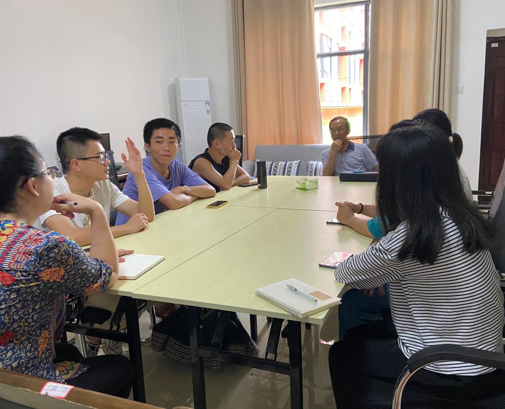 副校长马晓健深入基层召开学生座谈会