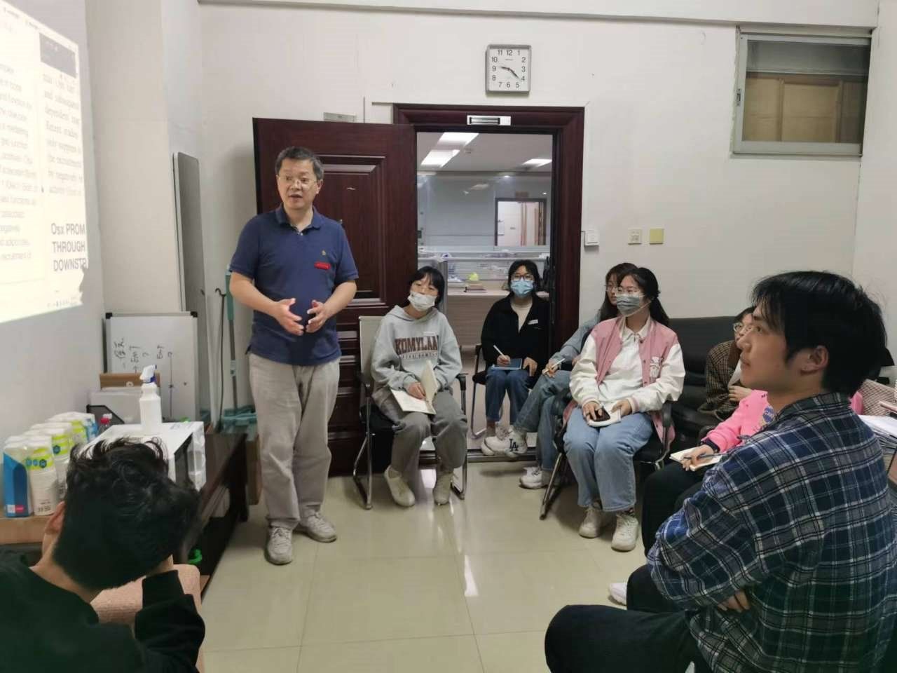 我校生物医学研究中心开展第四届科研育人实验班综述写作培训