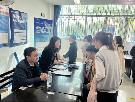 春风送岗 “职”等你来——公共卫生与检验医学院举办2023届毕业生专场招聘会