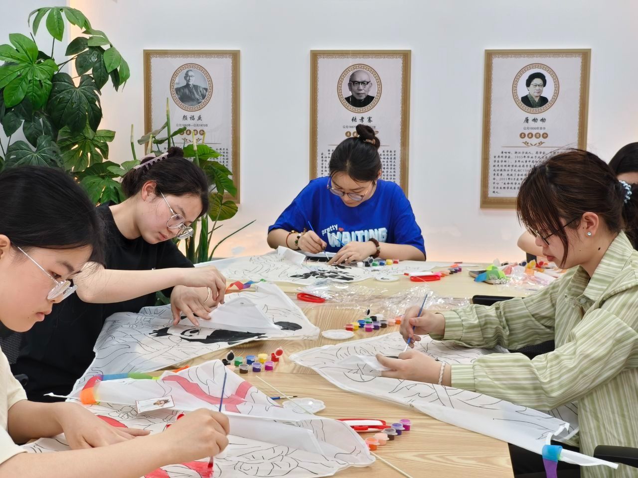指尖减压 共筑心晴 ——我校女生专属手工作坊活动圆满结束