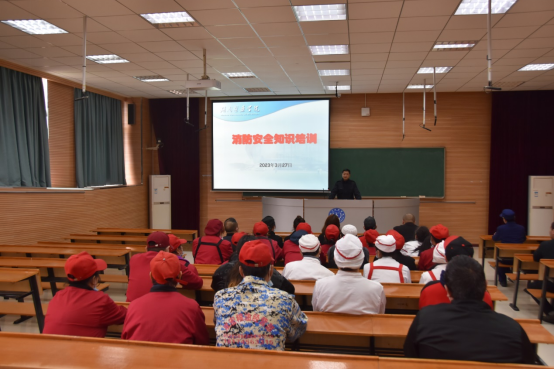 我校开展安保人员和食堂员工消防安全知识培训