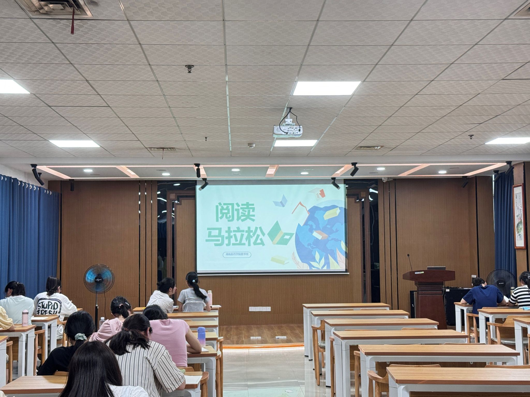图书馆成功开展红色图书阅读马拉松活动