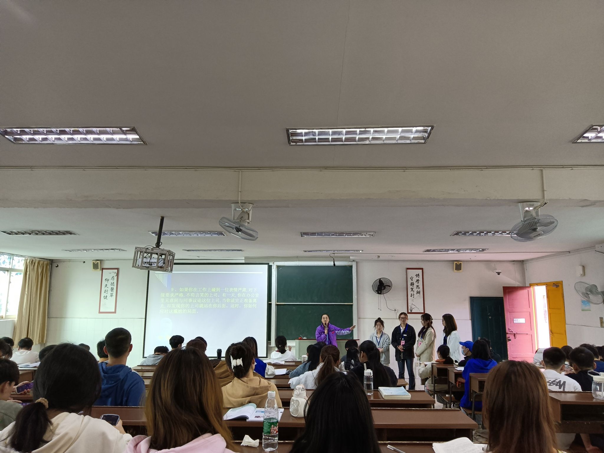 口腔医学院积极开展模拟招聘会促就业