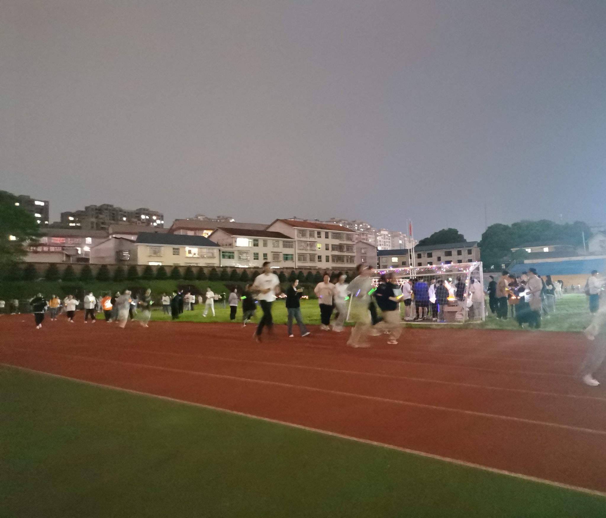 以荧火之微 耀青春之辉——我校学生会开展2023年荧光夜跑活动