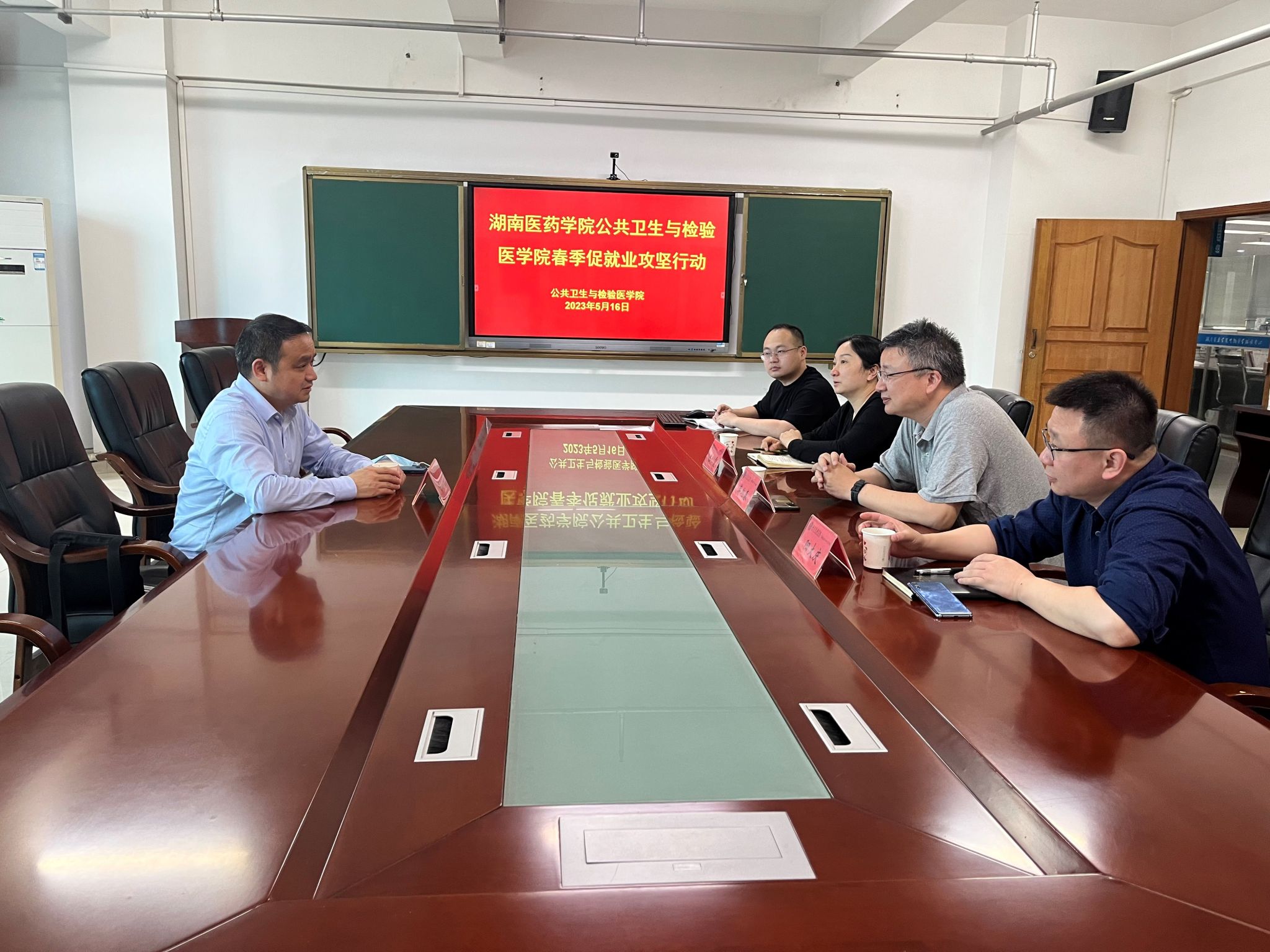 企业进校园 合作谱新篇—公共卫生与检验医学院持续开展春季促就业攻坚行动