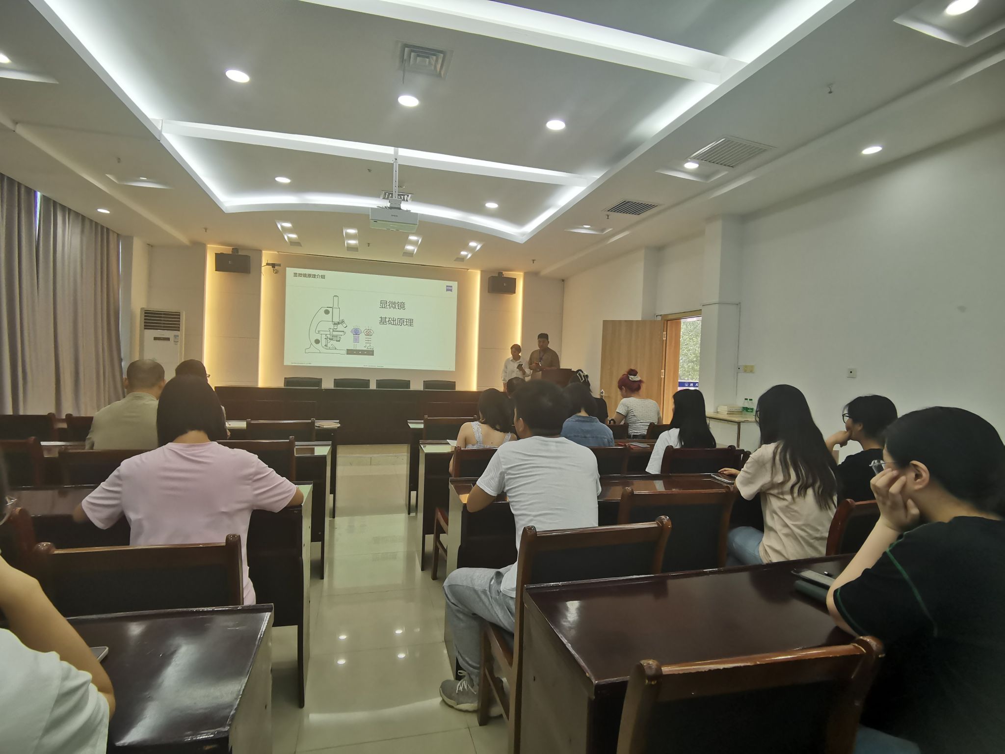 生物医学研究中心顺利开展荧光显微镜操作培训会