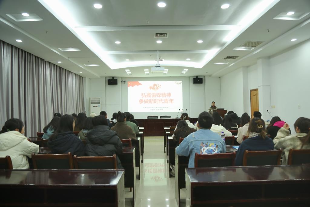 “青马骨干培训班”举行学雷锋主题沙龙活动