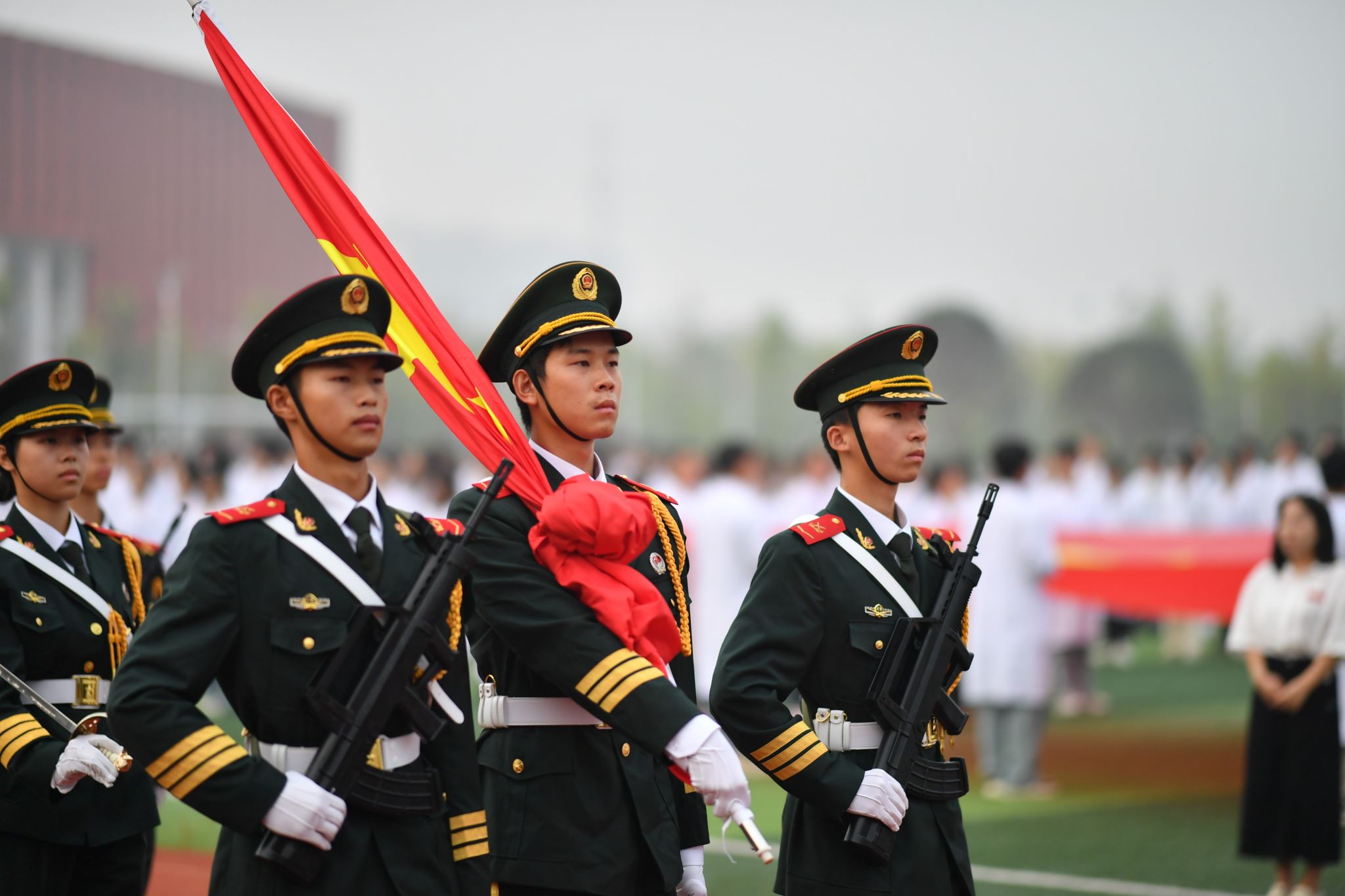 今天国医节，听中医师生这样说 ——中医学院举行国旗下讲话暨中医药文化节启动仪式
