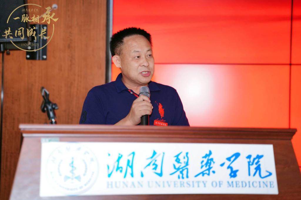 广州校友会筹备组负责人舒文平讲话